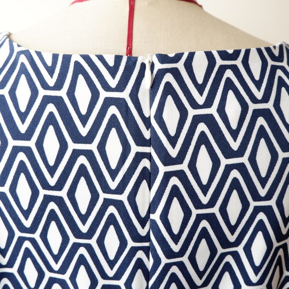 Geometrical Pattern Sheath Dress - Picture 5 of 9